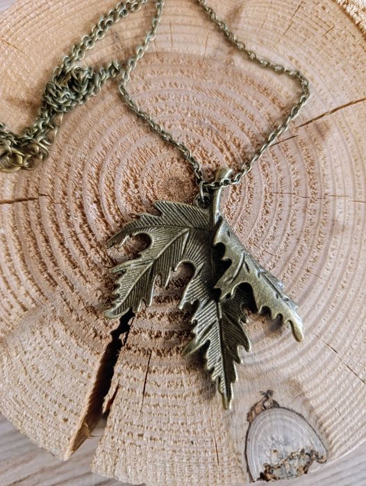 Naszyjnik jesienny liść w kolorze khaki