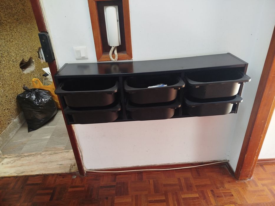 Móvel suspenso preto IKEA