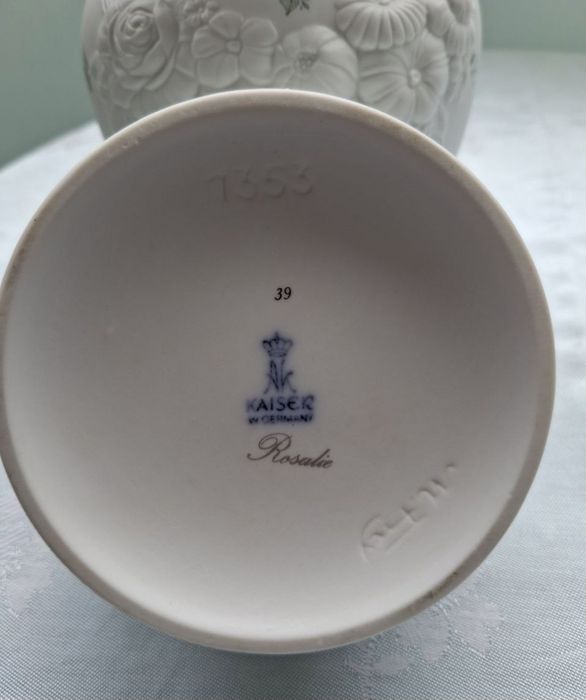 Вази,  скринька  Keiser