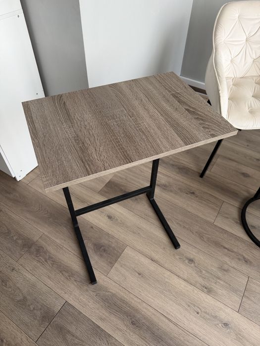 Стіл для ноутбуду