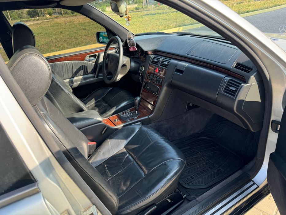 Mersedes Benz 210