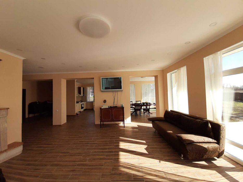 Хотянівка. Будинок 360 кв. Оренда на 1-3 місяці. Генератор. Без %.