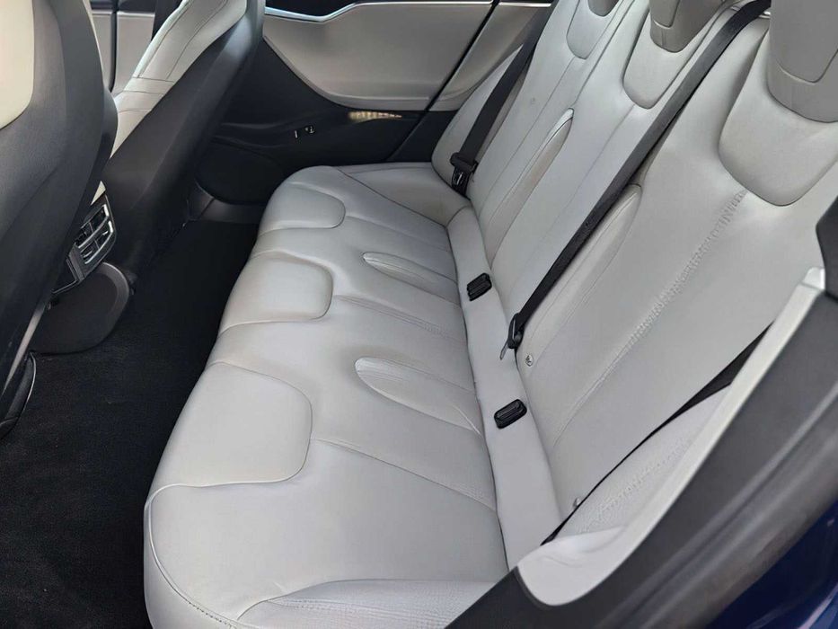 Tesla Model S 90D      2015