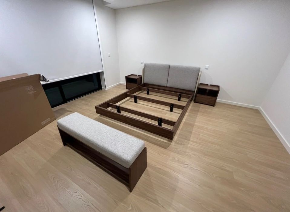 Cama, mesas de cabeceira Laskasas