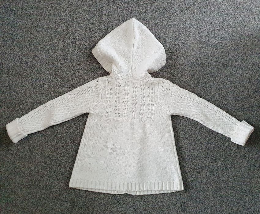 Biały sweter rozpinany kardigan z haftem h&m 110 116