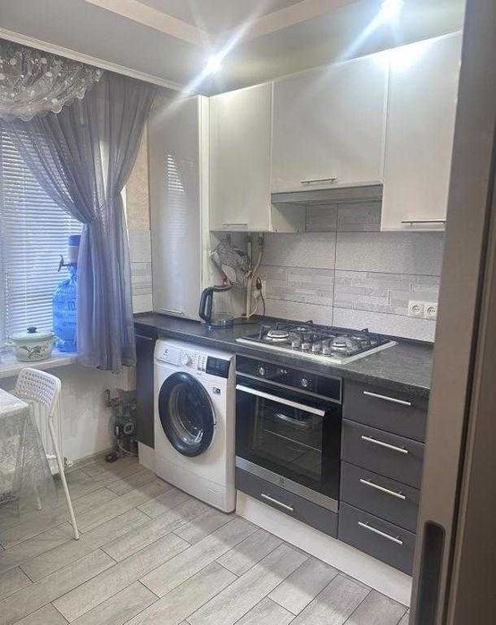 В продажу двокімнатна квартира