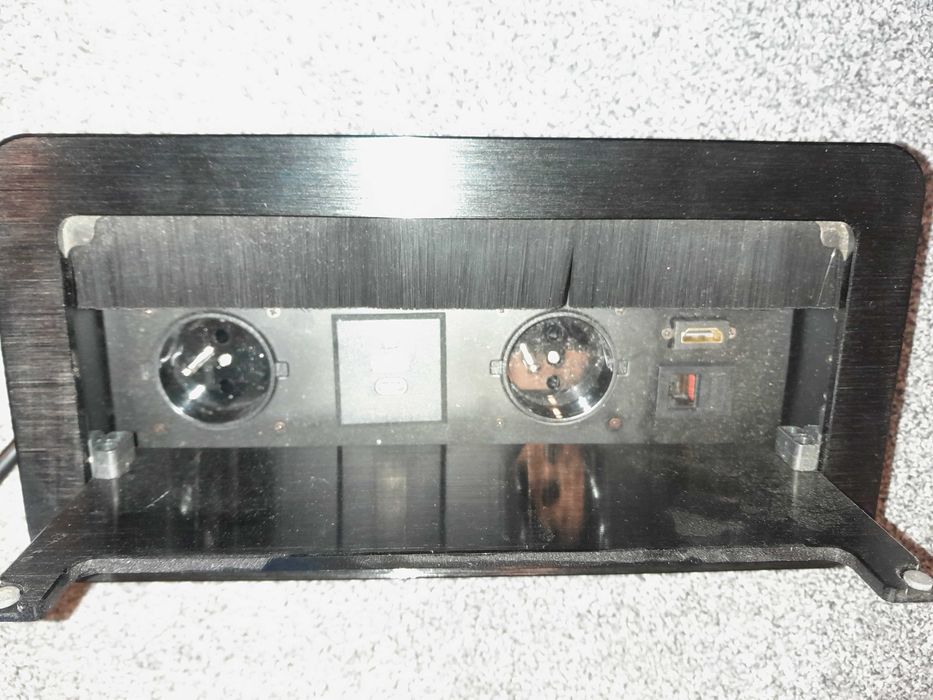 Gniazdo biurkowe z USB