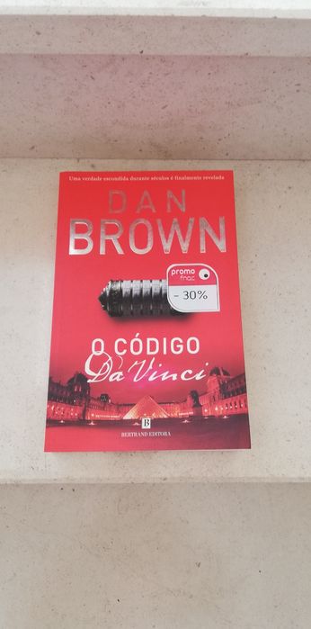 Vários livros do Dan Brown