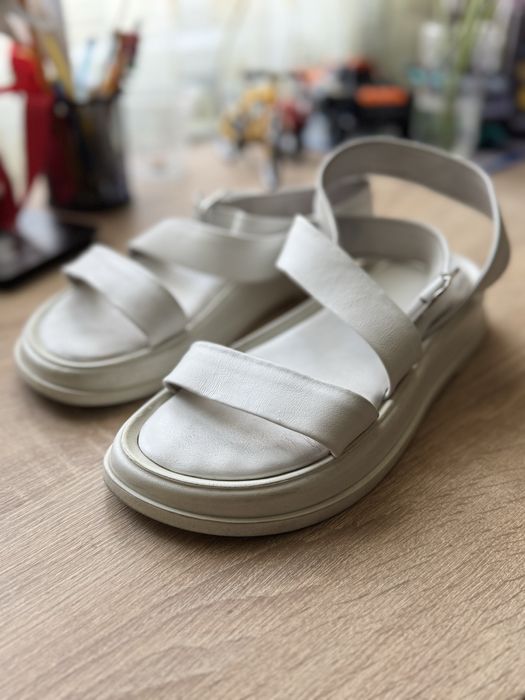 Босоніжки кожані