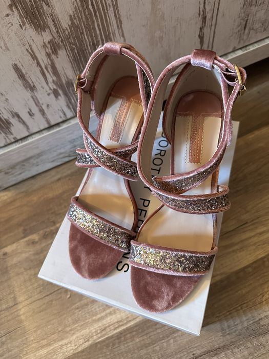 Dorothy Perkins różowe sandałki na obcasie sandały
