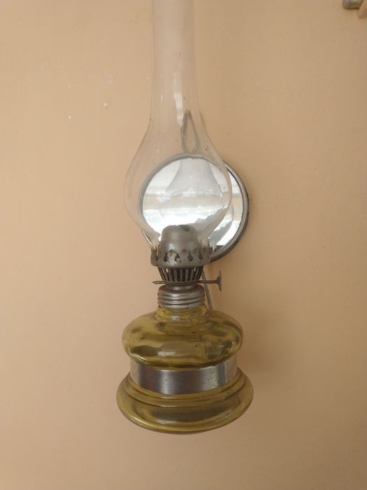 Stara lampa naftowa wisząca 33 cm wysokość. Szerokość 12 cm szerokość.