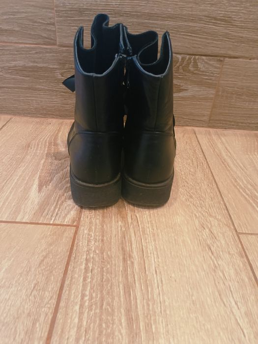 Trzewiki z kokardką r.37