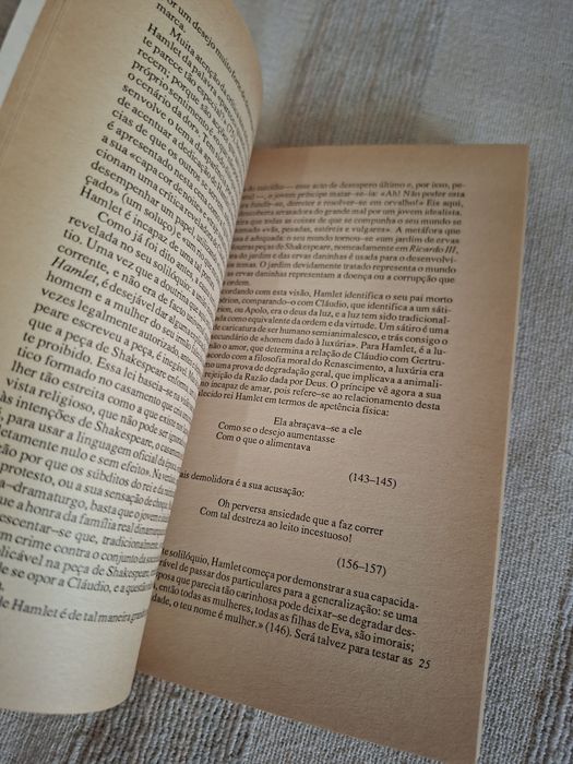 Hamlet de Shakespeare livro de apoio da Europa América