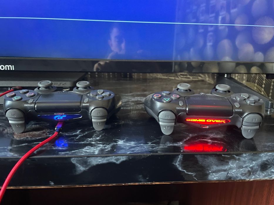 PS 4 Slim 1Tb два джойстика
