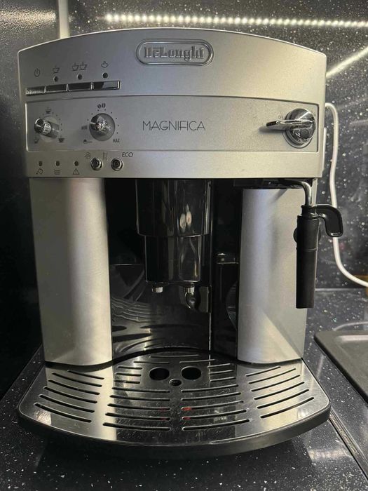 Ekspres ciśnieniowy DeLonghi Magnifica ESAM3200.S
