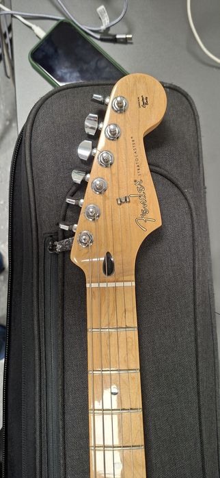 FENDER stratocaster hss. -serie limitada