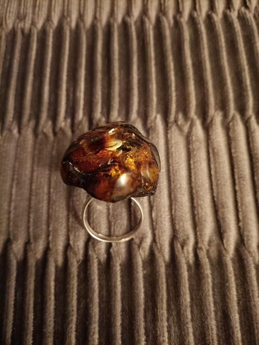 Pierścionek z bursztynu
