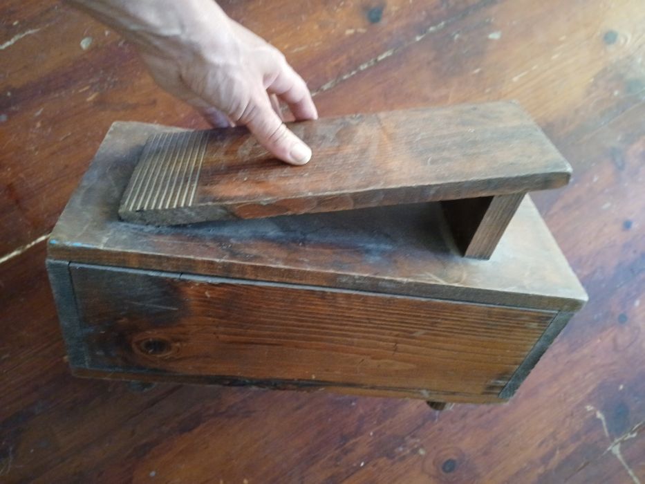 caixa engraxar sapatos de madeira