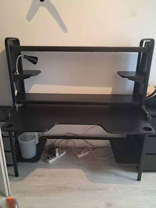 Biurko gamingowe, Czarne