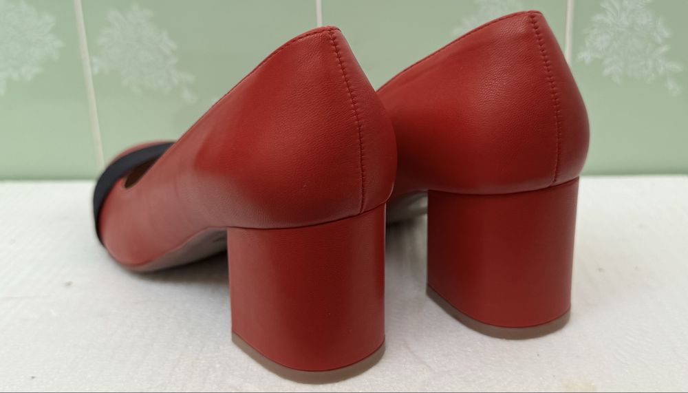 Туфли Lora Ferres Нові, 38