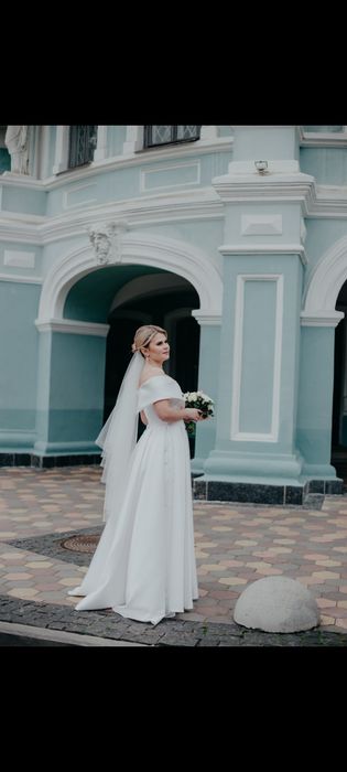 Продаю весільну сукню