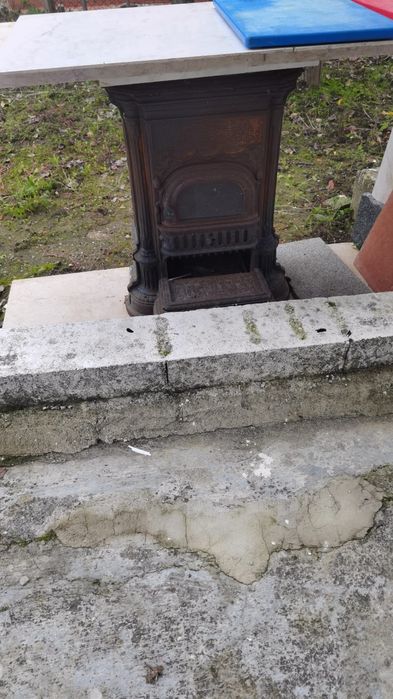 Lareira / salamandra antiga em ferro 70.5 altura 53 largura