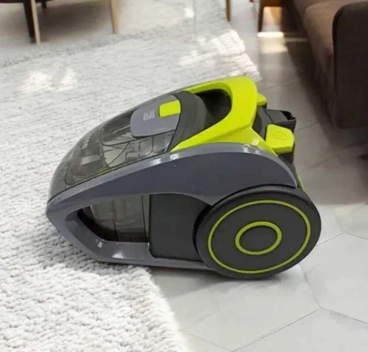 Пилосос новий 4000W без мішковий іде 2 насадки у наборі 2.5л контейнер