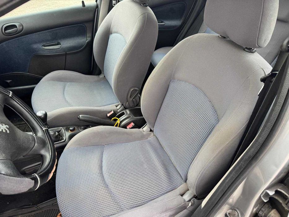 Peugeot 206 - 200