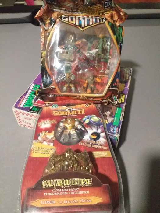 Gormiti figuras e altar