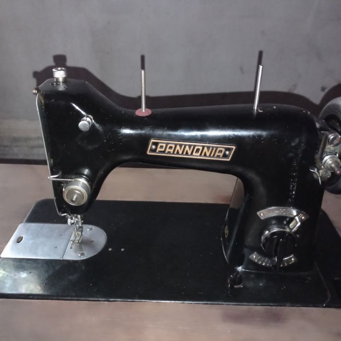 Швейная ножная машинка Pannonia