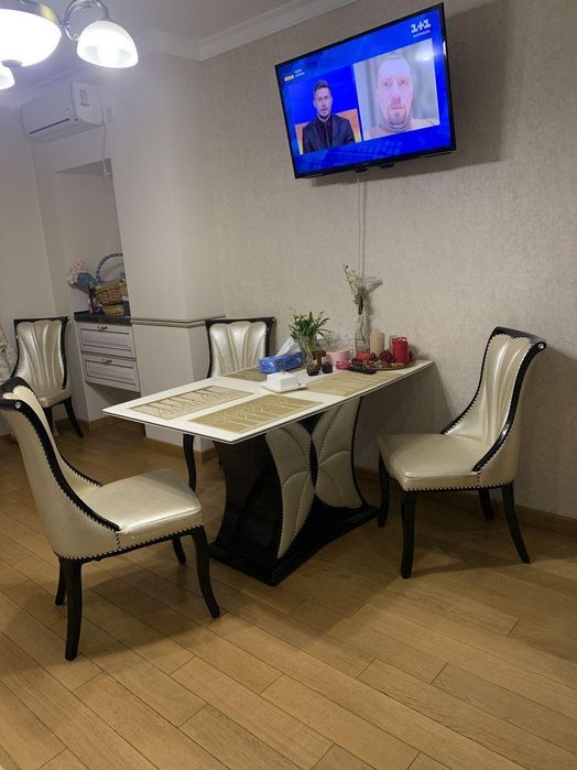 4-к, Івасюка вул., 11, Каскад