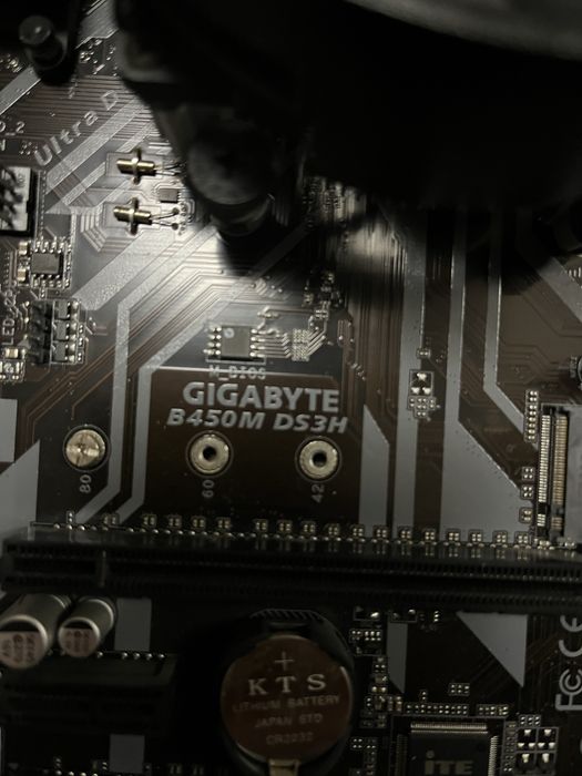 Материнська плата Gigabyte b450m ds3h