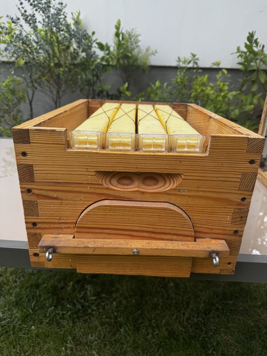 Автоматичний вулик на 4 рамки, саморобний на базі Дадан.