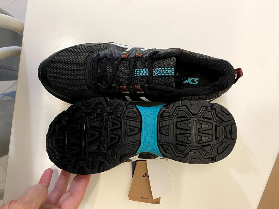 ASICS gel venture 8