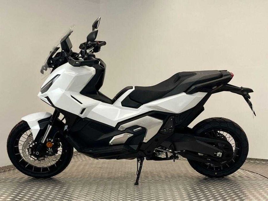Honda X ADV 750 nunca usada, com 0 km, 1 ano de garantia, 745cc