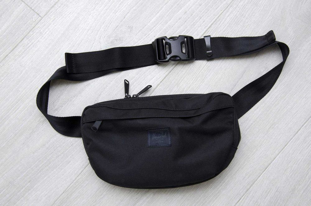 Сумка Herschel Nineteen Cordura Black поясна, водостійка, міцна.