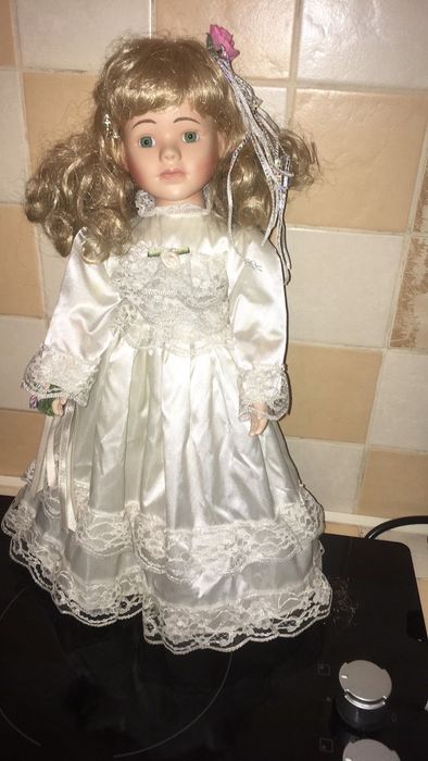 Фарфорова лялька
