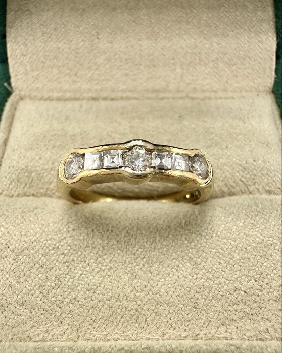 Złoty pierścionek 750 z diamentami 0,55ct (wycena na 4800zł)