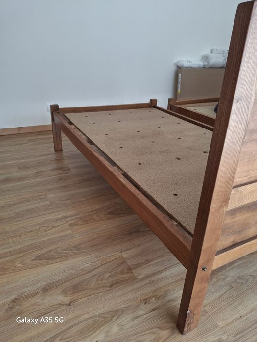 Camas solteiro com estrados e colchao