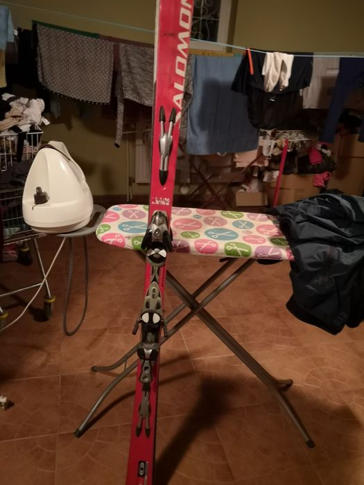 Narty zjazdowe Salomon.