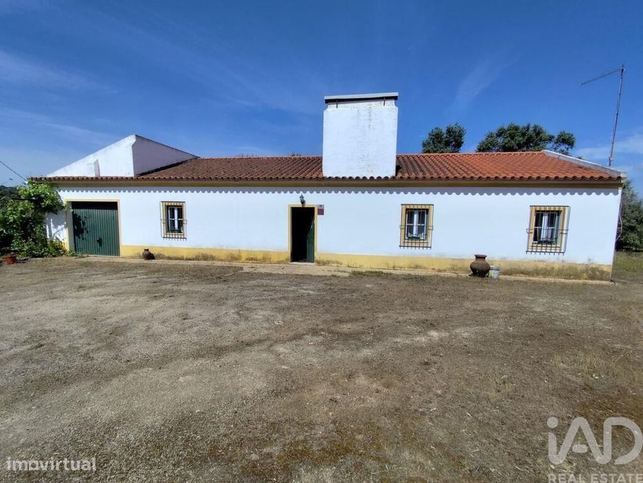 Quinta T2 em Alcórrego e Maranhão de 100 m2