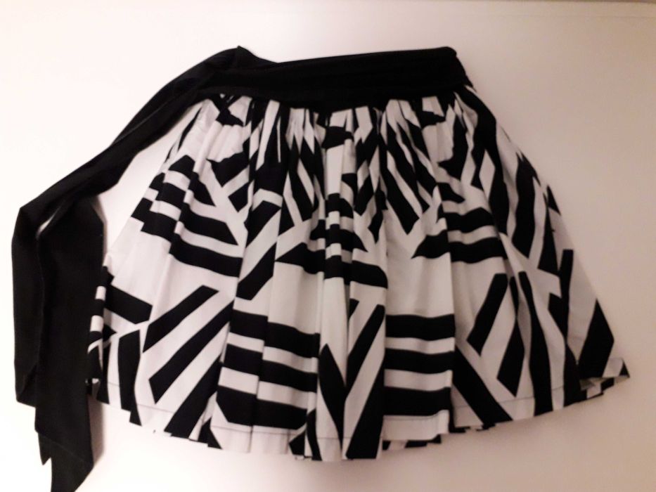 Saia estampada em preto e branco
