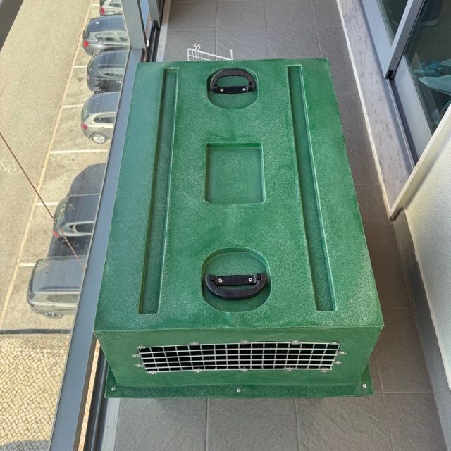 Caixa de transporte nº 7 para cão – usada 1 vez (Brasil–Portugal)