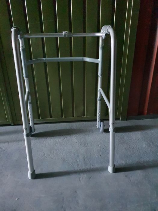 Andarilho com rodas novo