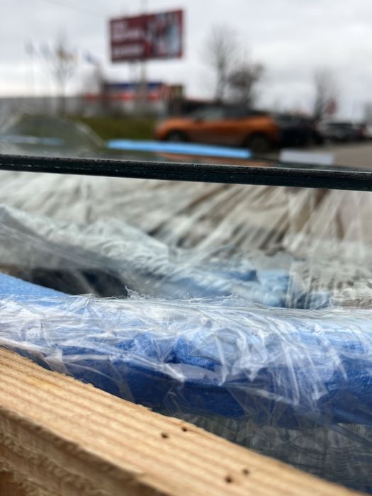 Скло водійське двері подвійне на tesla model Y нове Оригінал