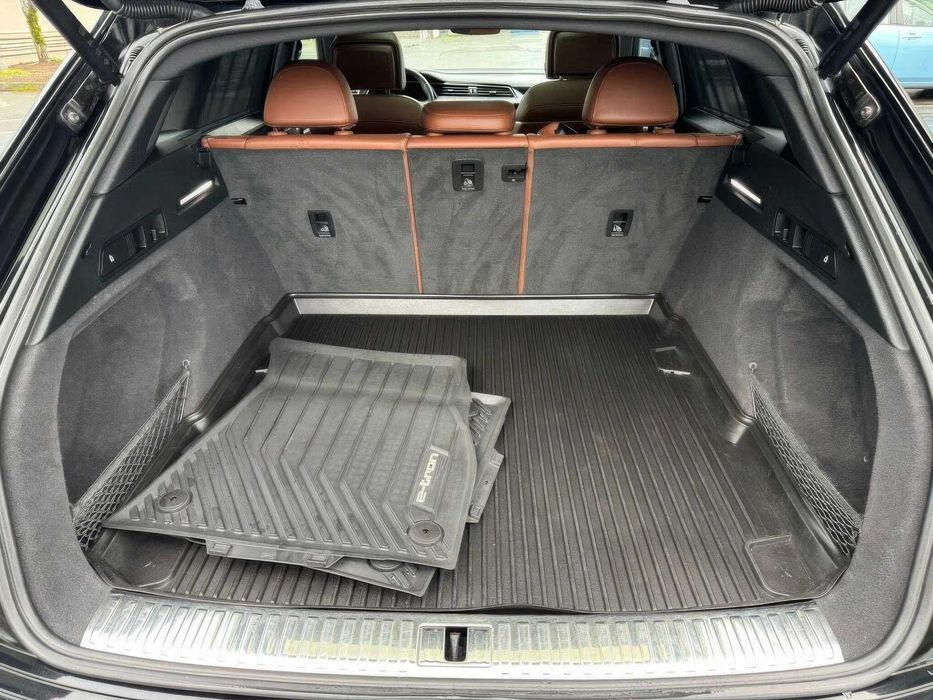 Audi e-tron S Premium Plus quattro Sportback      2023