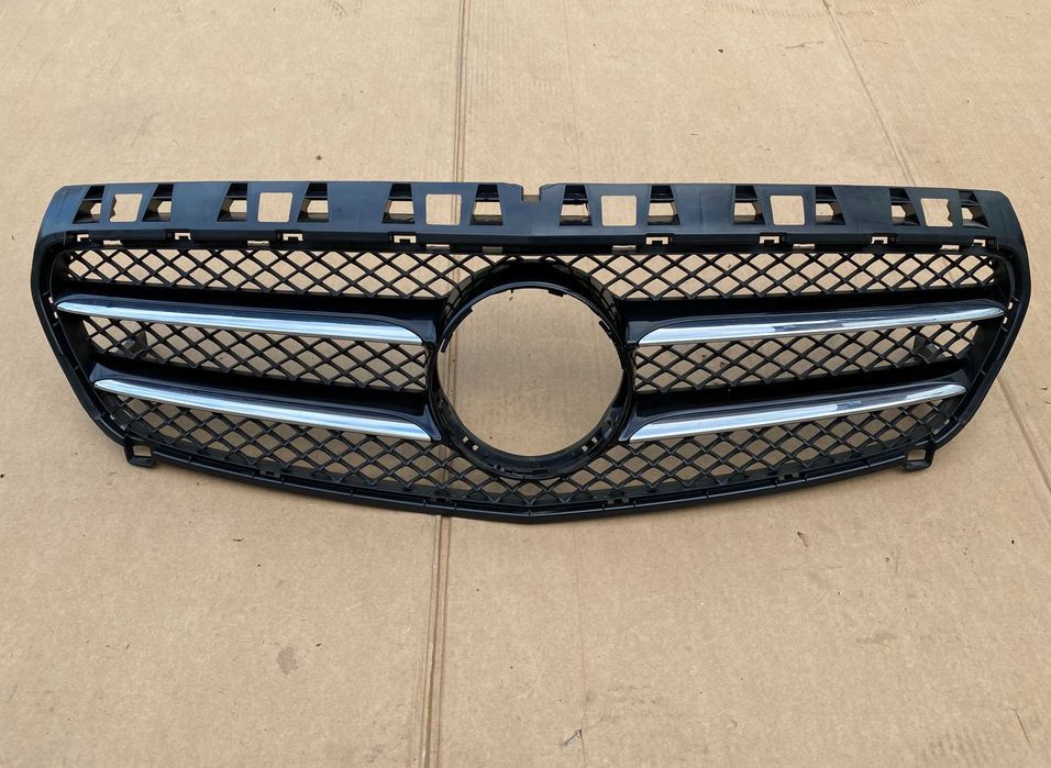 Решітка радіатора MERCEDES A KLAS W176 A1768880260 решетка