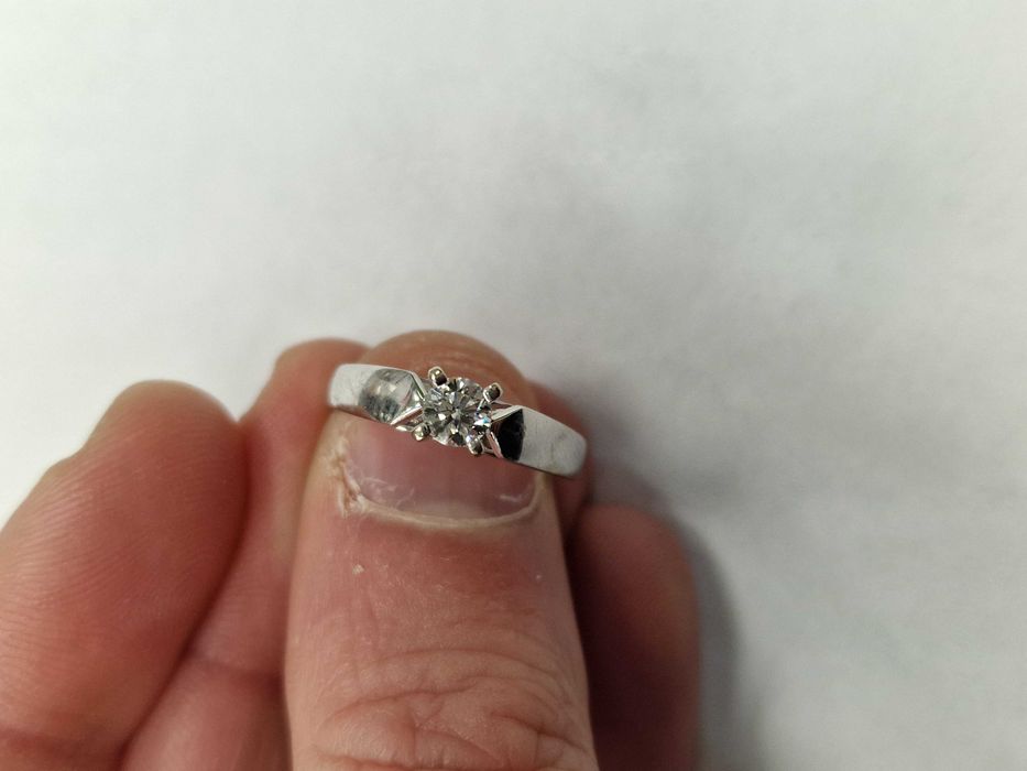 Złoty pierścionek/ 585/ 3.37 gram/ R14/ Białe złoto/ DIA 0.25 CT