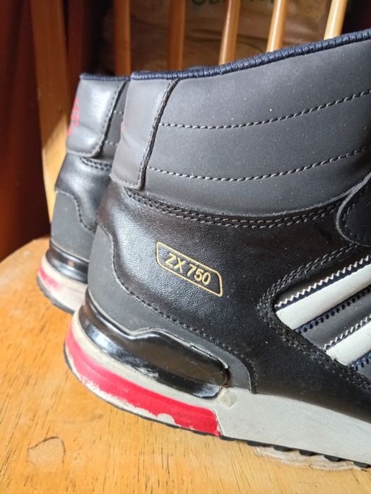 Брендові Adidas кросівки чоловічі 43 р. з хутром