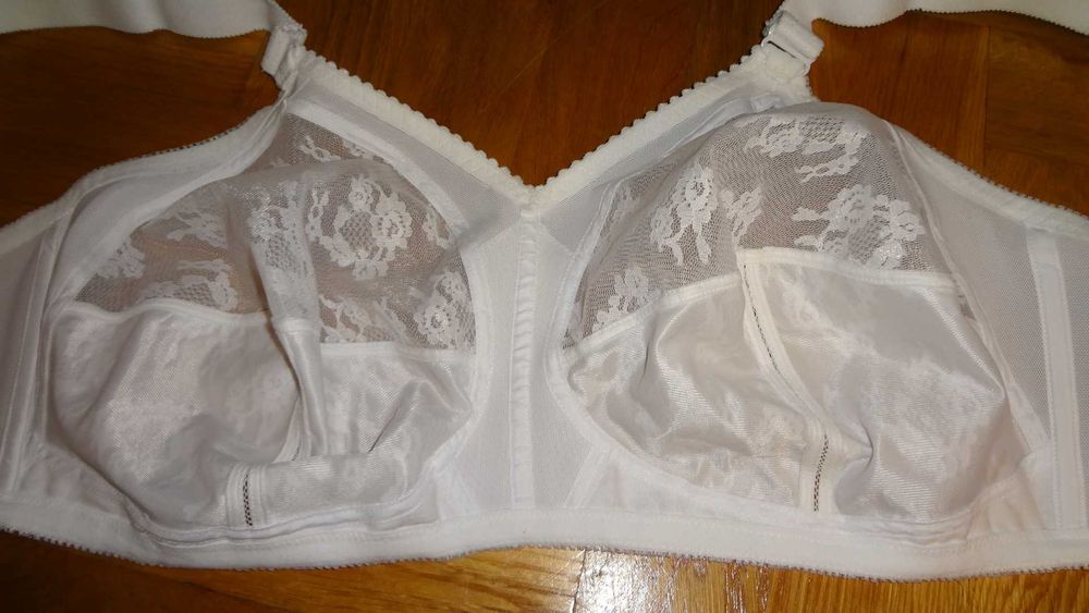 Biustonosz Triumph Doreen  110H nowy bez fiszbin